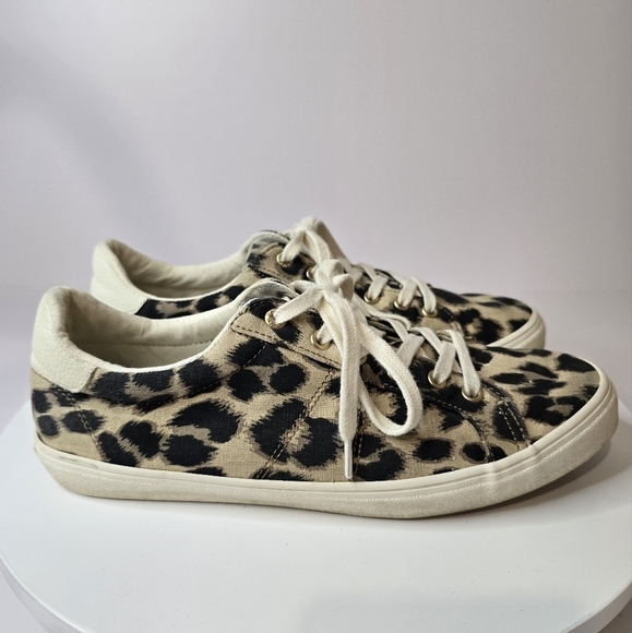 ⭐️40% Off⭐️ Old Navy Court Sneakers in Leopard. - Picture 3 of 8